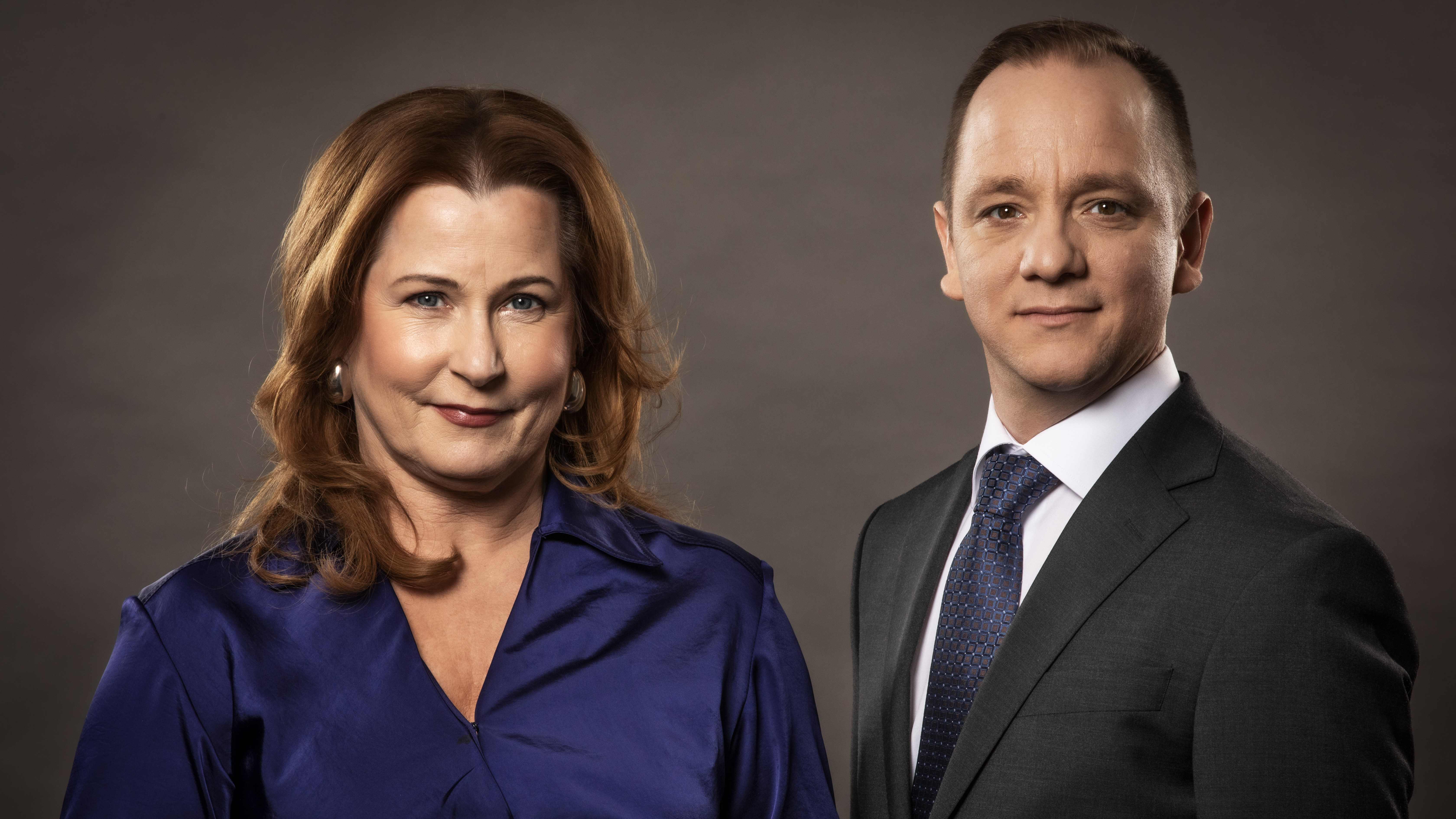  Anna Hedenmo och David Boati är programledare för Toppkandidaterna foto: Janne Danielsson SVT